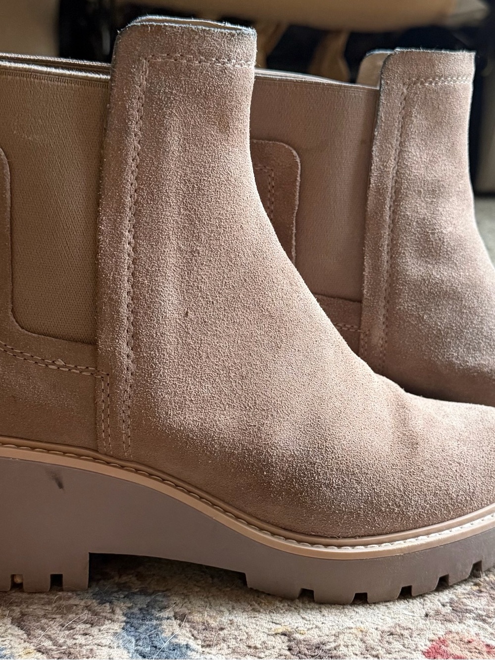 Dolce Vita Women’s Size 9M Taupe Suede Chelsea Lug Sole Ankle Boots